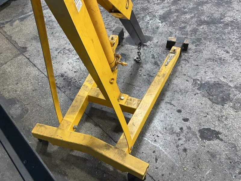 Vestil Shop Crane