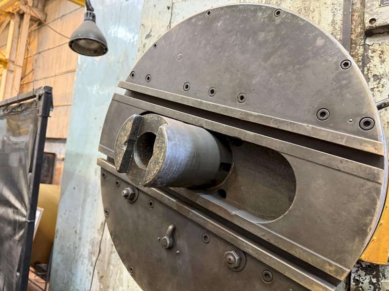 5" Cincinnati Gilbert Floor Type Horizontal Boring Mill with Rotary Table and Floor Plate