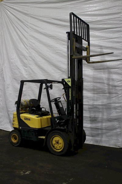 4,000 LBS DAEWOO PROPANE FORKLIFT: STOCK #75782