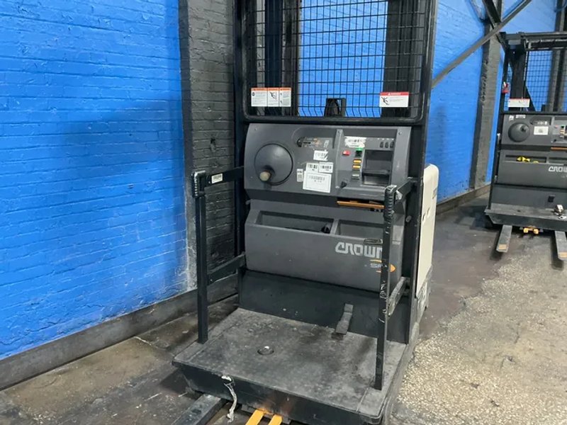 Crown 3000 Lbs Electric Order Picker - Sp3510-30