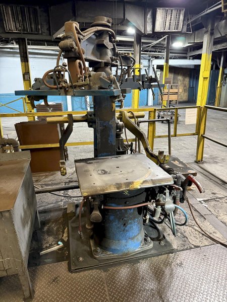 Osborn model 3161-8 rotolift molding machine s/n 16467-J with matchplate handler