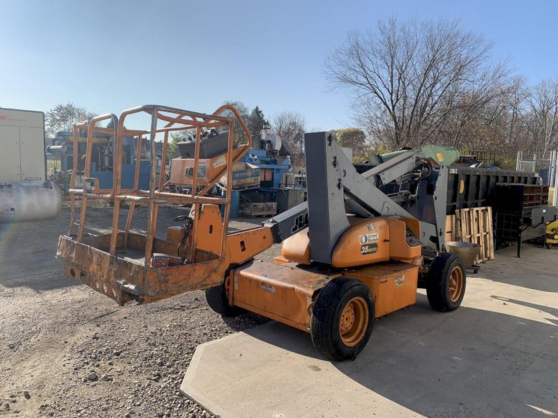 35' JLG MODEL #35 ARTICULATING ELECTRIC MANLIFT: STOCK 13984