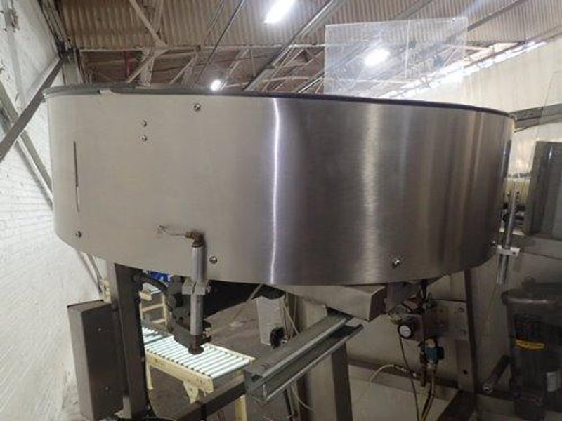 New England Machinery | S.S. Bottle Unscrambler w/ S.S Incline Conveyor