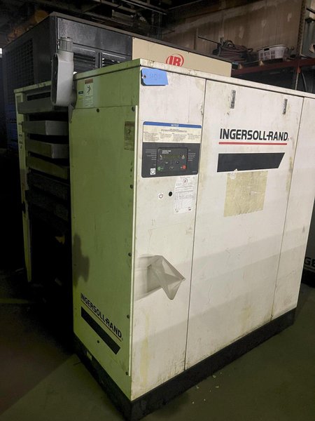 2000 Ingersoll rand model SSR-EP100 100 hp Screw type  air compressor s/n CK3512U00195, 64,812 hours  air cooled