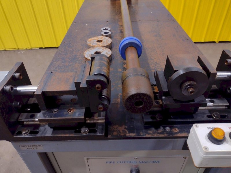 DURAFLEX MANDREL TYPE PIPE CUTTING MACHINE: STOCK #19328