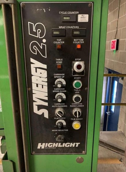 HIGHLIGHT INDUSTRIES SYNERGY 2.5 STRETCH WRAPPING MACHINE