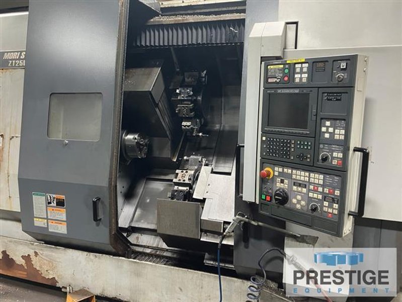 Lathes CNC Three Axis Or More