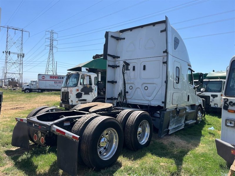 2021 Freightliner Cascadia 1FUJHHDR2MLML7306