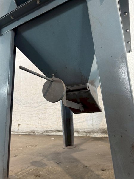 5 CUBIC FOOT TD326 RUBBER BELT TUMBLE BLAST SYSTEM W/ ELEVATOR RECLAIM SYSTEM &amp; DUST COLLECTOR. STOCK # 0670425.