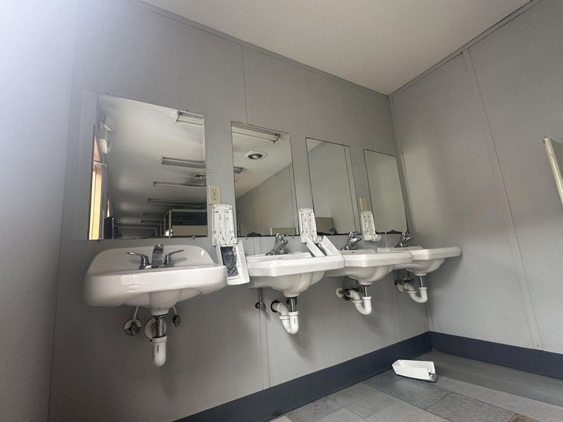 2008 MICHIANA MEN'S &amp; WOMEN'S PORTABLE BATHROOM TRAILER: STOCK #23097