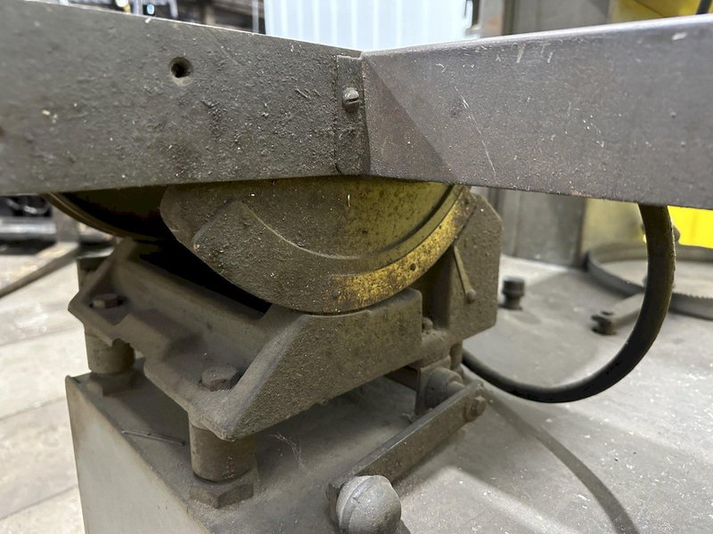 24" GROB MODEL 4V-24 VERTICAL BAND SAW: STOCK #18663
