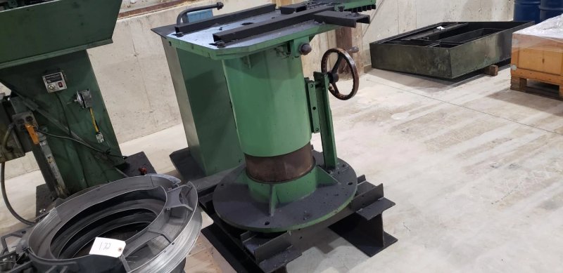 Bowl Stand Adjustable 52"
