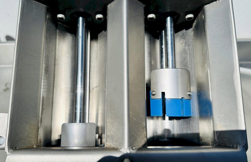 TS Designs Inc.  |  Pneumatic Dual Air Wedger For Various Vegetables