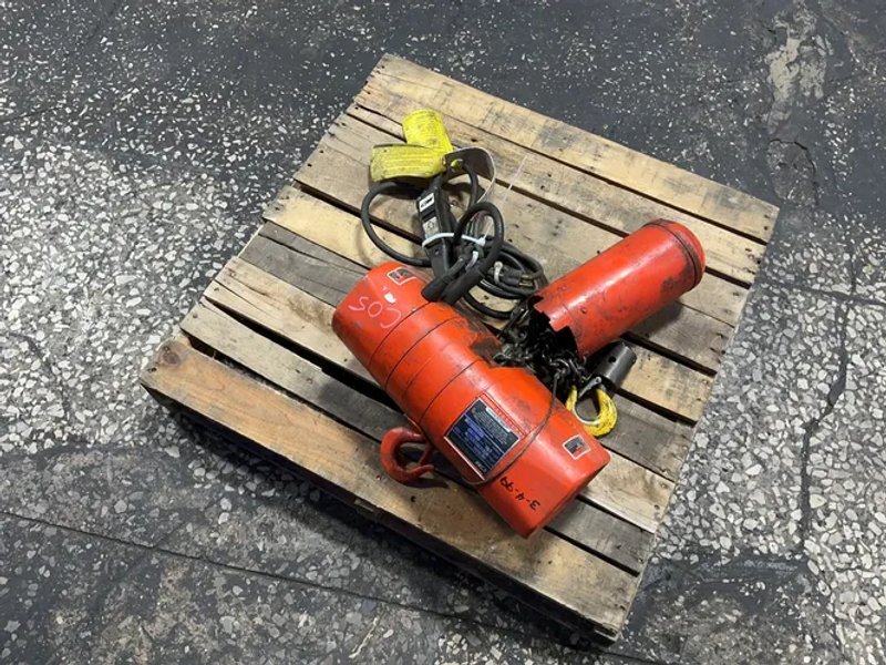 Cm Valustar  8.2 Amps  1/2 Ton Chain Hoist  - W F