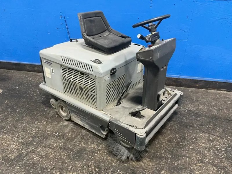 Advance 36” Floor Sweeper - Advance Sr 1100
