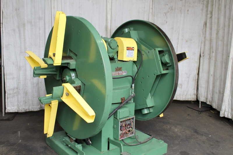 4000 LB x 12" AUTOMATIC FEED DOUBLE END COIL REEL: STOCK #72177