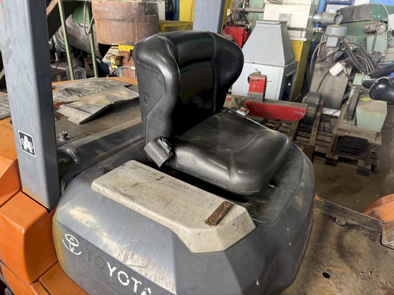 7300 LBS TOYOTA MODEL #7FGU35 DUAL FRONT TIRE GAS FORKLIFT: YOBRO #24550