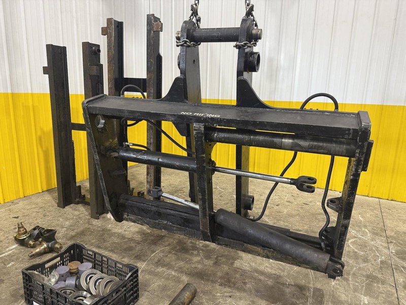 30,000 LBS SUPERIOR FAB MODEL #98-105-617 FORKLIFT MAST: YOBRO #23993