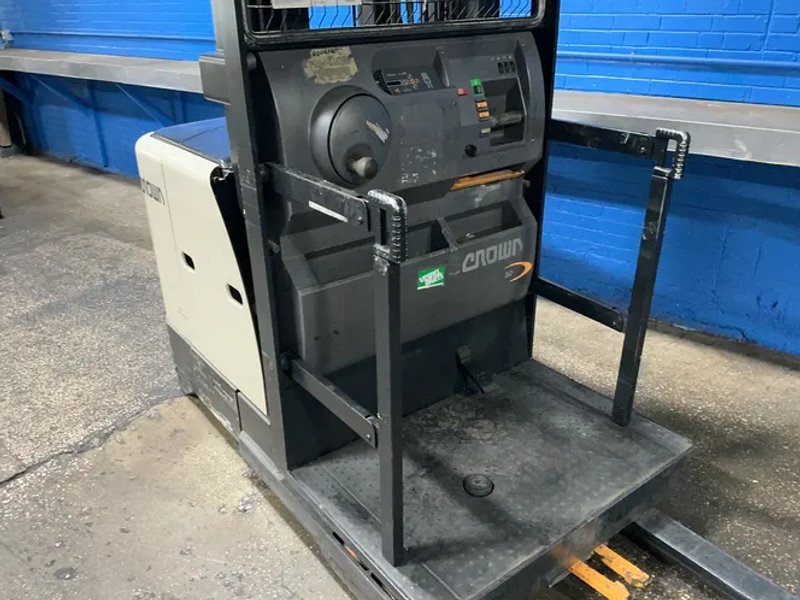 Crown 3000 Lbs Electric Order Picker - Sp3520-30