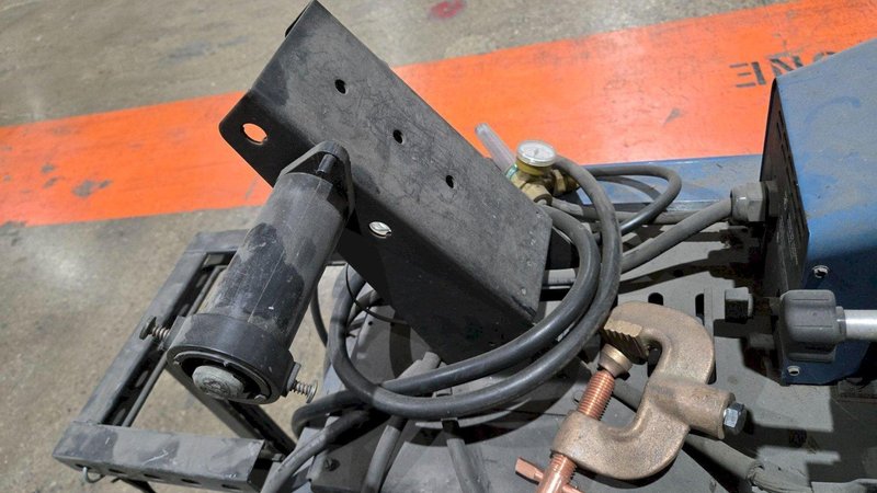 MILLER DELTAWELD 302 / 70 SERIES MIG WELDER WITH WIRE FEEDER USED