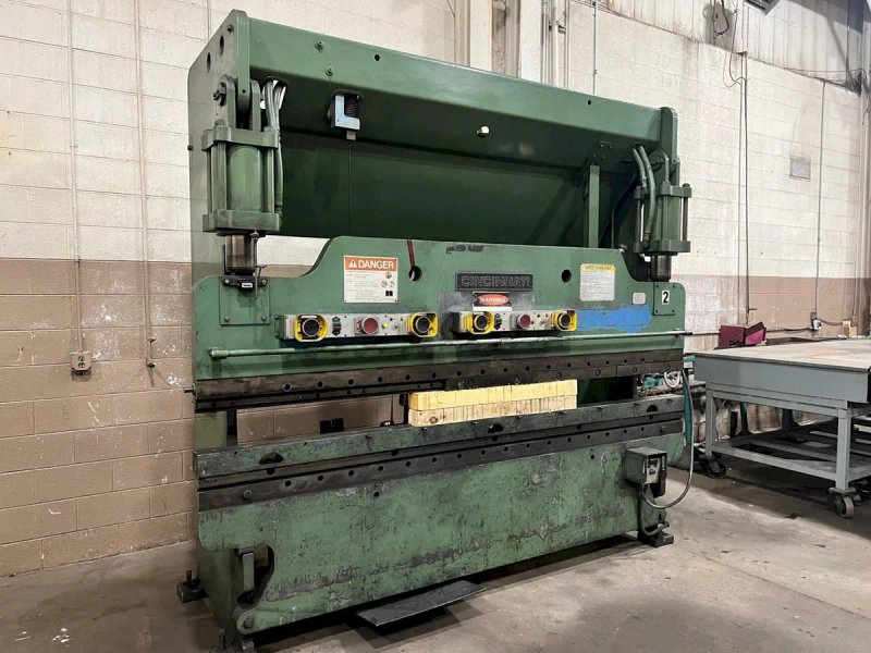 USED CINCINNATI 90 TON X 10' HYDRAULIC PRESS BRAKE MODEL 90CB X 8, Year: 1983