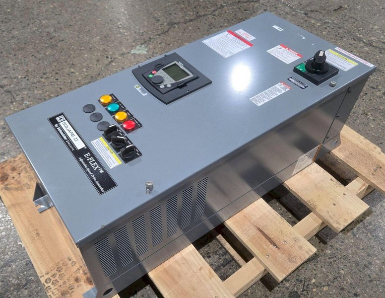 SQUARE D ALTIVAR CLASS 8839 EFDDG4VT E-FLEX VARIABLE SPEED DRIVE 460V C USED