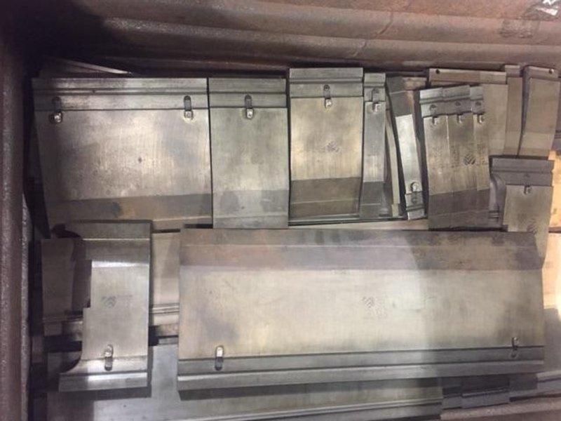 138 Ton X 10′ Finn-Power B125-3060 CNC Hydraulic Press Brake, 2004 – 6-Axis Backgauge, Wila Tooling, Sick Safety Light Curtains, Transformer, Delem 69 CNC Control