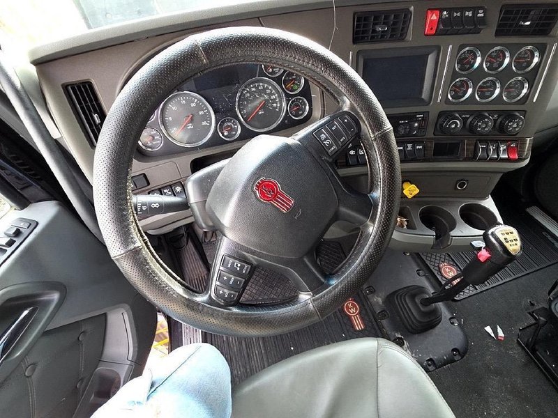 Kenworth T680 Sleeper Truck, 2019 – Paccar MX013, Eaton Auto