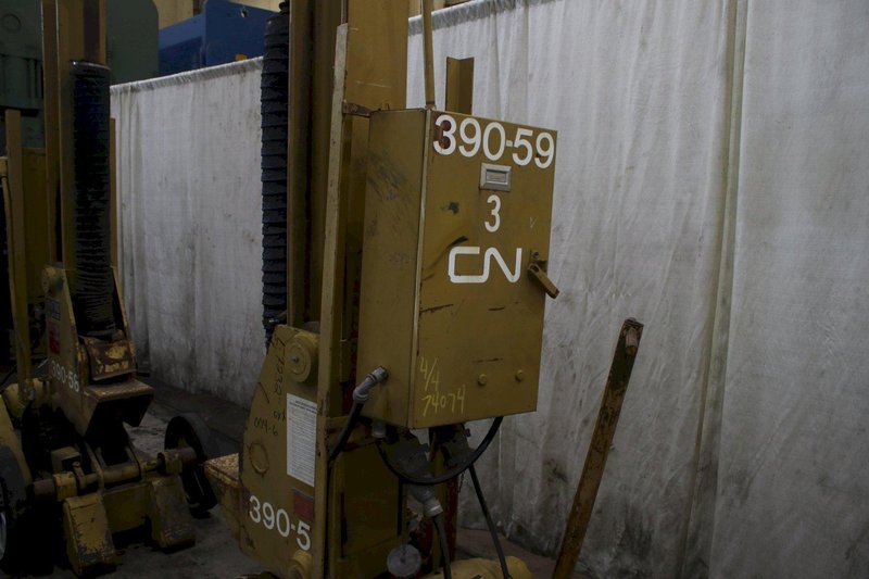 SET OF (4) 35 TON PORTABLE WHITING RAIL CAR JACKS: STOCK #77094
