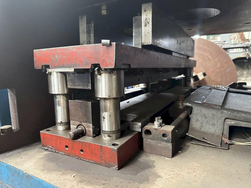 24" BRADBURY STRAIGHTENER, FEEDER &amp; PRE-PUNCH GOGLE PRESS &amp; CUTOFF: STOCK #19203