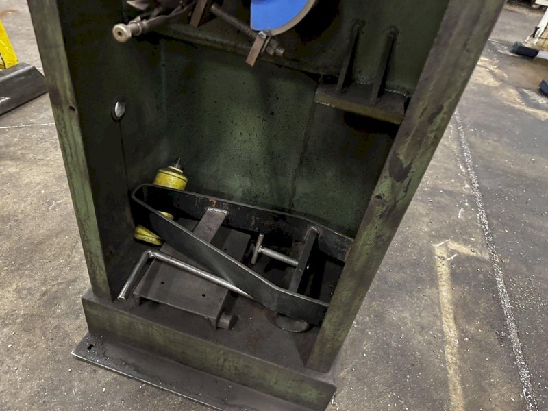 2500 LB  12" AMERICAN MODEL 60 UNCOILER. STOCK # 0884125