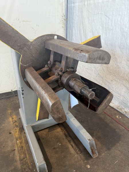 2,500 LB X 18" AMERICAN MODEL 60 UNCOILER. STOCK # 0884625