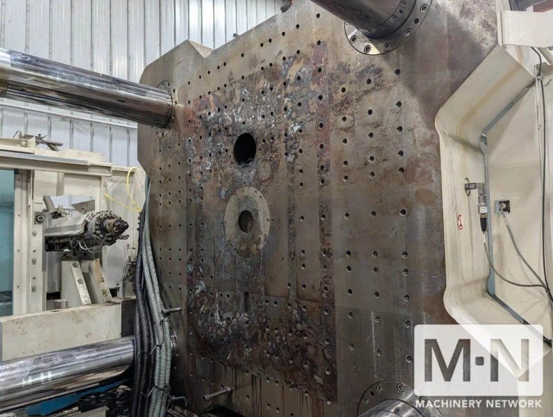 650 TON KRAUSS MAFFEI MODEL CXZL 650-3000/1400/750  THREE SHOT INJECTION MOLDING MACHINE MFG 2010