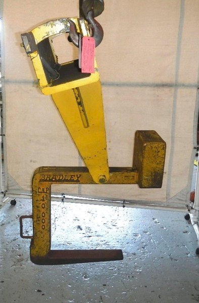 10,000 LB BRADLEY SPREADER BAR WITH C-HOOK. STOCK # 0788224.