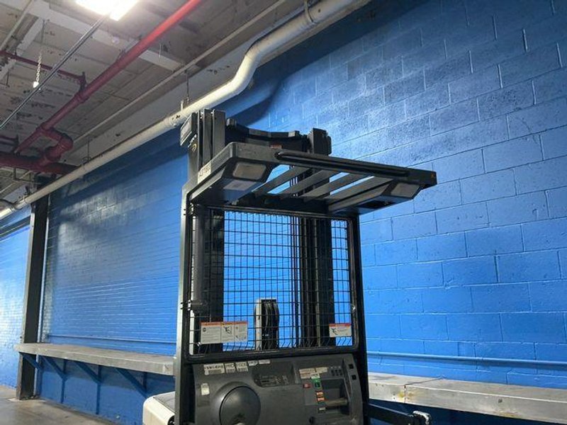 Crown 3000 Lbs Electric Order Picker - Sp3520-30