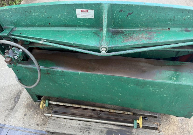 National 52" 10 Gauge Hydraulic Shear