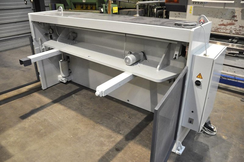 LVD - HST-C 3100 x 10 mm CNC
