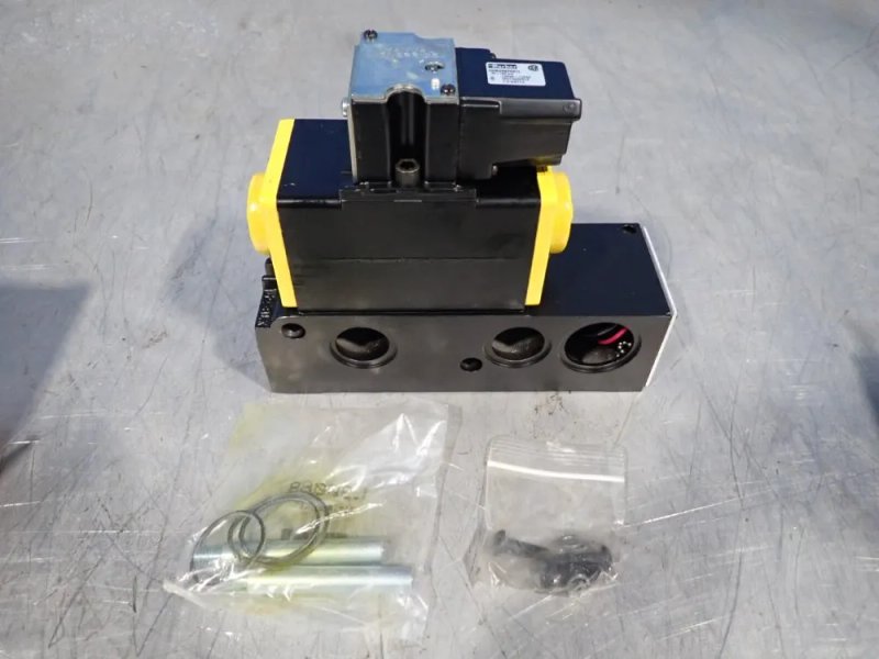 Parker 150 Psi Solenoid Valve  - Hhb2087501l