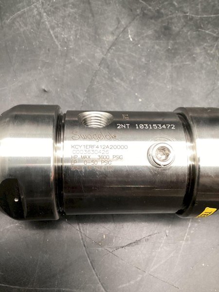 SWAGELOK KCY1ERF412A20000 3600 PSIG Regulator USED