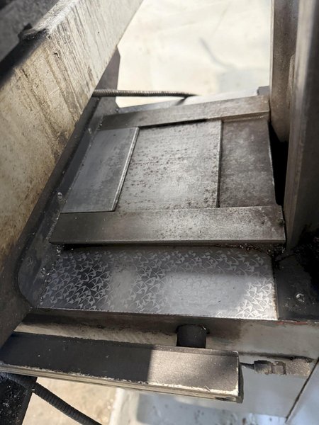 2 HP SHARP VERTICAL MILLING MACHINE W/ KURT VISE. STOCK # 0557025.