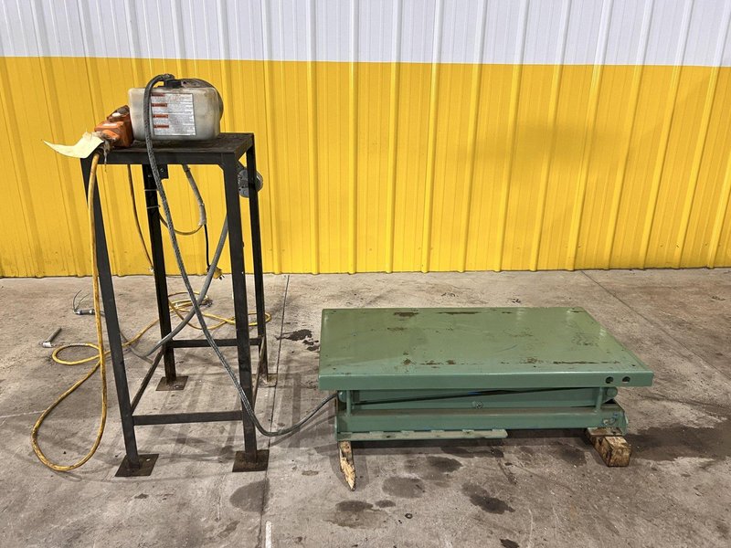 40" X 20" 660 LBS BISHAMON MODEL #X30SBI HYDRAULIC LIFT TABLE, 110V: STOCK #20977