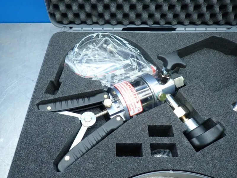 Wikia Hydraulic Hand Test Pump Kit W/case - Cpp700-h