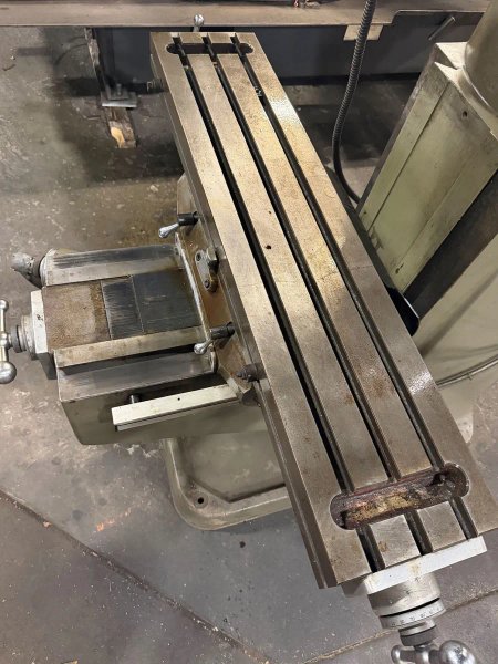 USED LINCOLN 9" X 42" KNEE MILL WITH 2-AXIS READOUT, Year: 1994