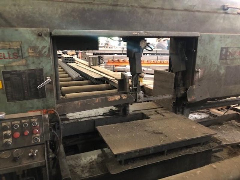 25" X 36" W.F. WELLS INC B-25-2 HORIZONTAL BAND SAW WITH 80' POWERED ENTERY CONVEYOR AND 32' POWERED EXIT CONVEYOR