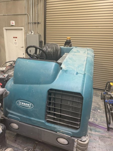 Tennant Floor Scrubber T-20, 2012 – 2 of 2