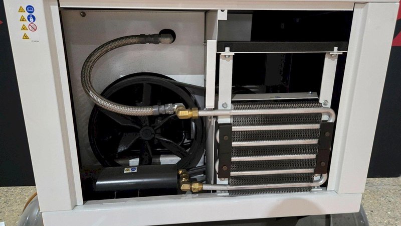 GARDNER DENVER HER7F-8 RECIPROCATING AIR COMPRESSOR 7.5HP 80GAL USED