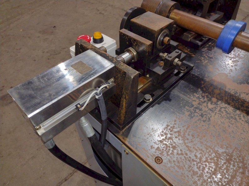 DURAFLEX MANDREL TYPE PIPE CUTTING MACHINE: STOCK #19328