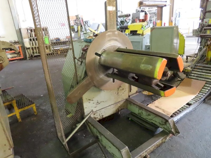 6,000 LB X 36" AMERICAN MODEL 1000 MOTORIZED UNCOILER. STOCK # 0218426