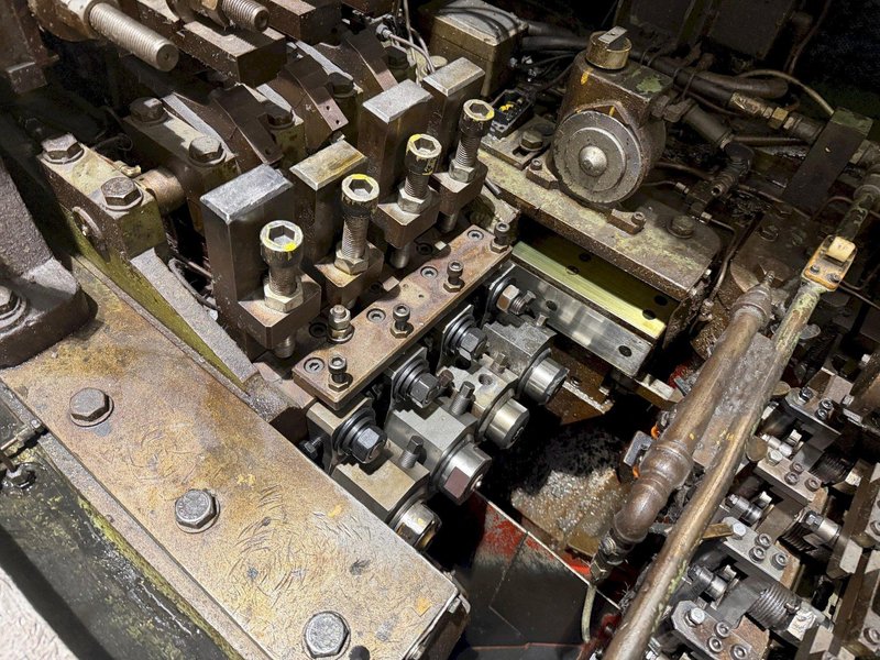 Nedschroef Model HBV-3 4 Die Progressive Header