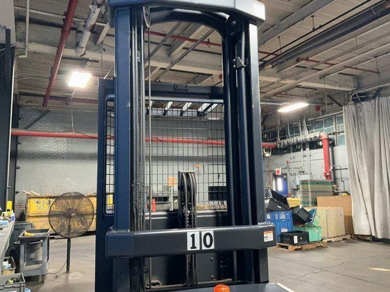 Crown 3000 Lbs Electric Order Picker - Sp3520-30